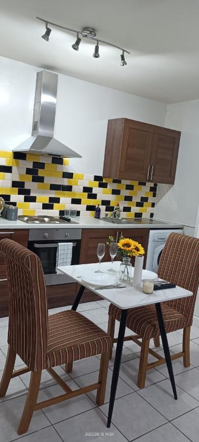 Lister Park Bradford Stylish 1Bed Coach House - Quiet & Tranquil Cottage & Parking Exterior photo