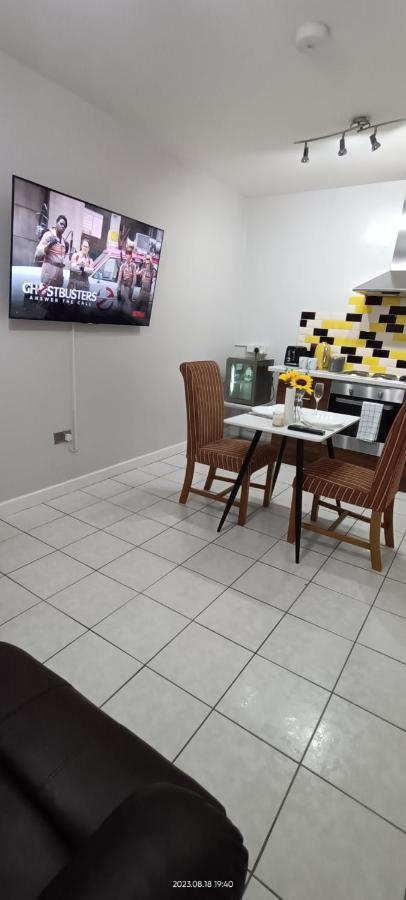 Lister Park Bradford Stylish 1Bed Coach House - Quiet & Tranquil Cottage & Parking Exterior photo