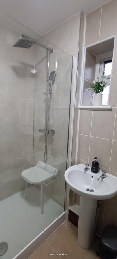 Lister Park Bradford Stylish 1Bed Coach House - Quiet & Tranquil Cottage & Parking Exterior photo