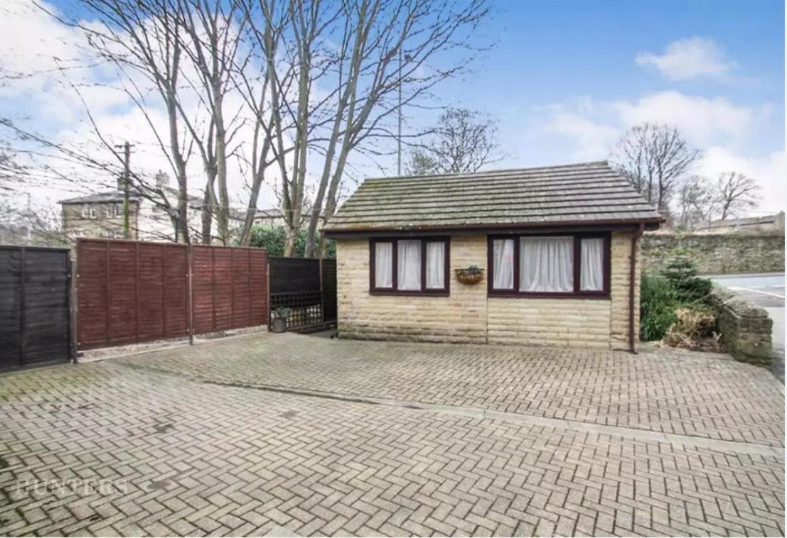 Lister Park Bradford Stylish 1Bed Coach House - Quiet & Tranquil Cottage & Parking Exterior photo