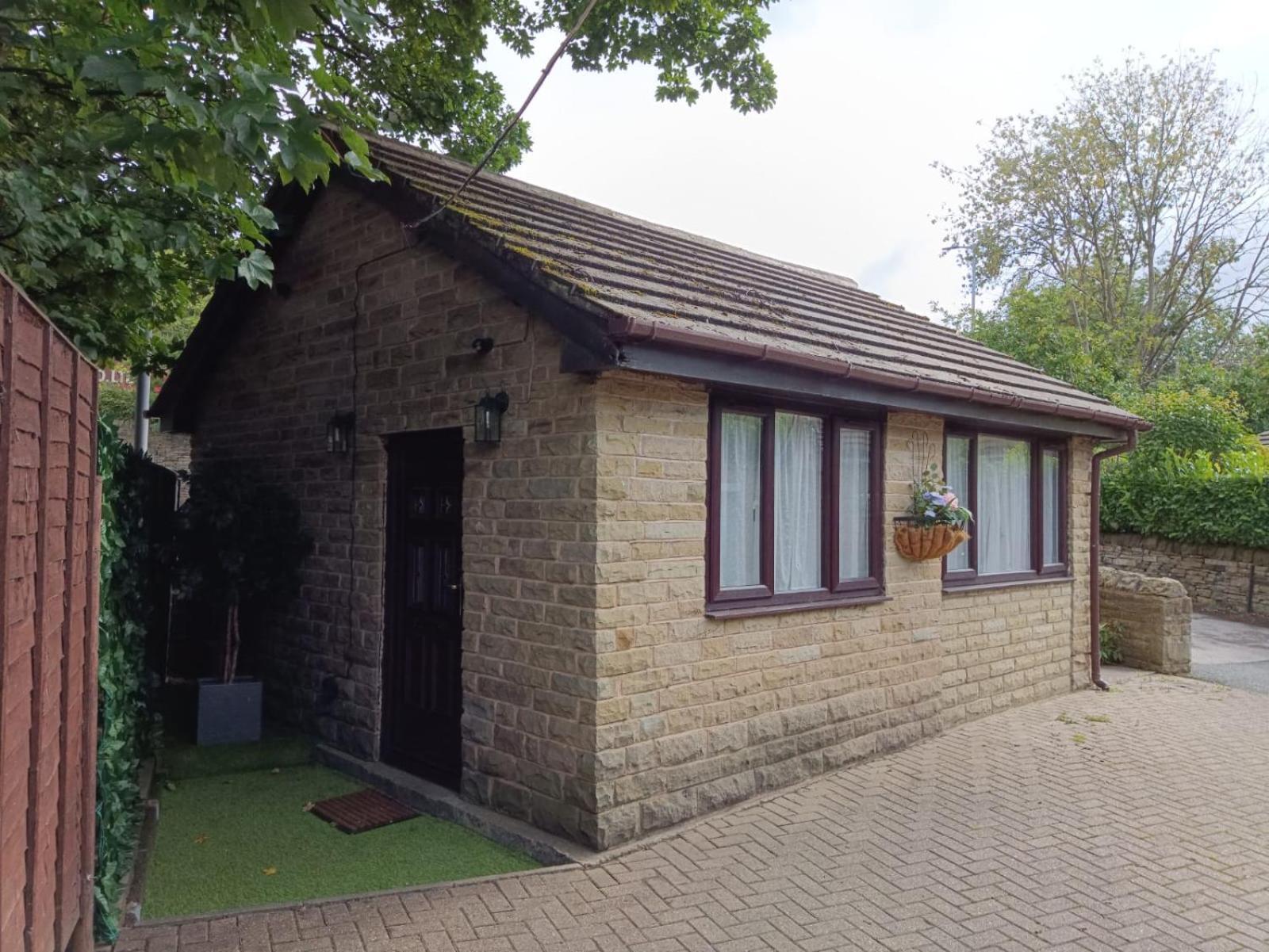 Lister Park Bradford Stylish 1Bed Coach House - Quiet & Tranquil Cottage & Parking Exterior photo